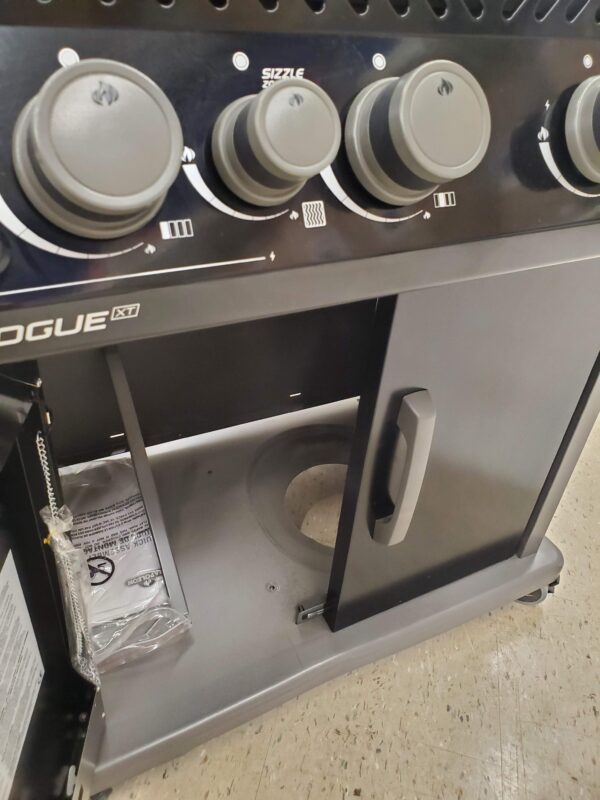 Outlet Rogue XT 525 (LP) Grill - Image 4