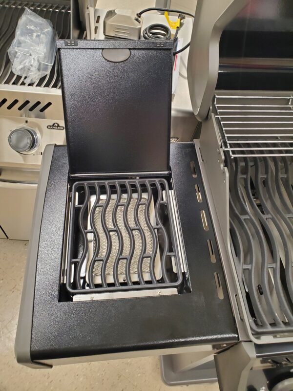 Outlet Rogue XT 525 (LP) Grill - Image 2