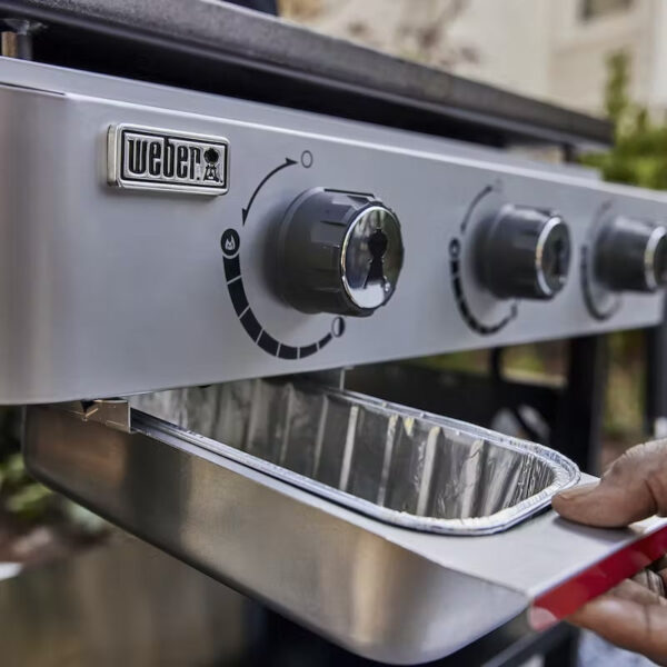 Weber 28″ Griddle Liquid Propane Grill - Image 8